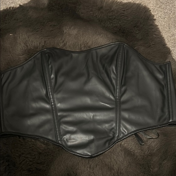 Black lace up corset - Picture 3 of 4